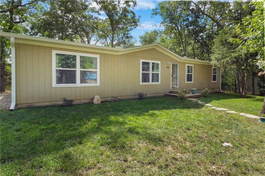 18 S Lakeside Circle Property Photo 2