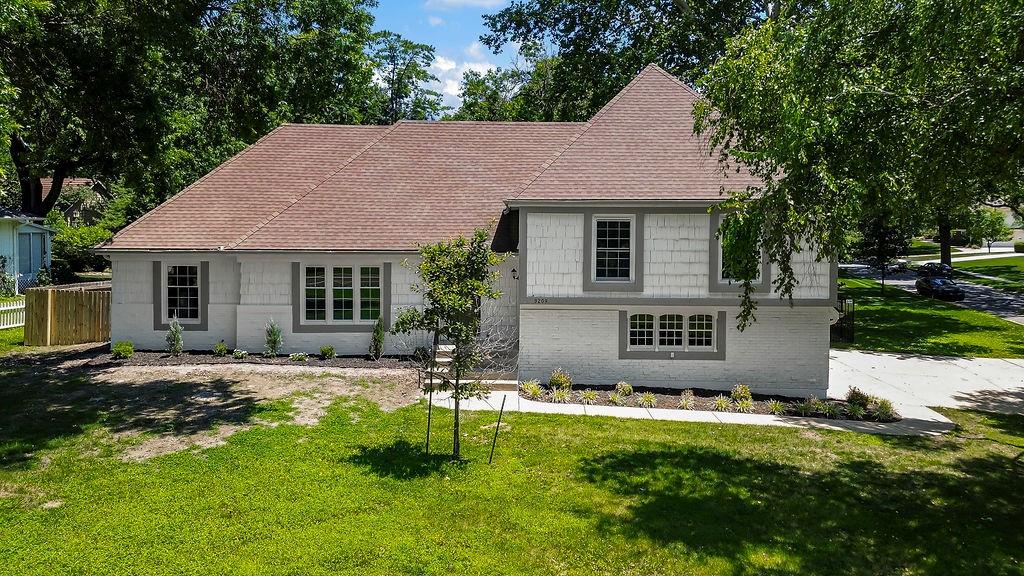 9209 Roe Avenue Property Photo 1