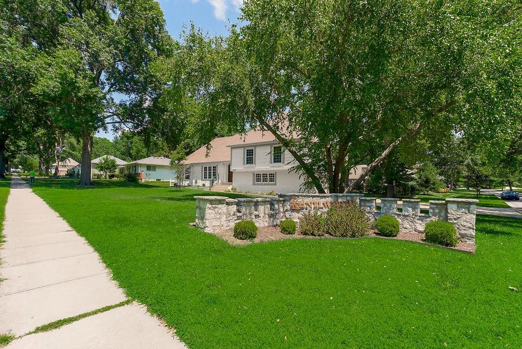 9209 Roe Avenue Property Photo 4