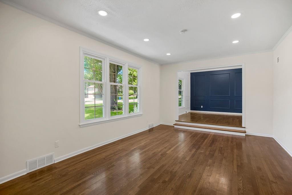 9209 Roe Avenue Property Photo 8