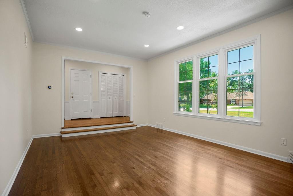 9209 Roe Avenue Property Photo 10