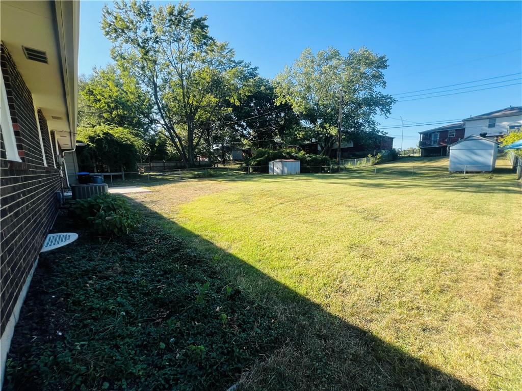 702 Ne Darwin Street Property Photo 3