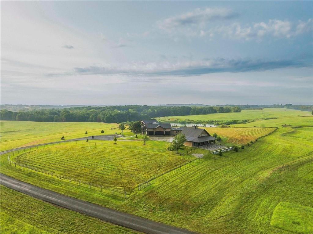 17688 Golden Road Property Photo 5