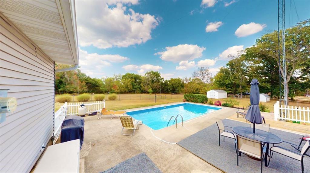 15403 S 1413 Road Property Photo 6