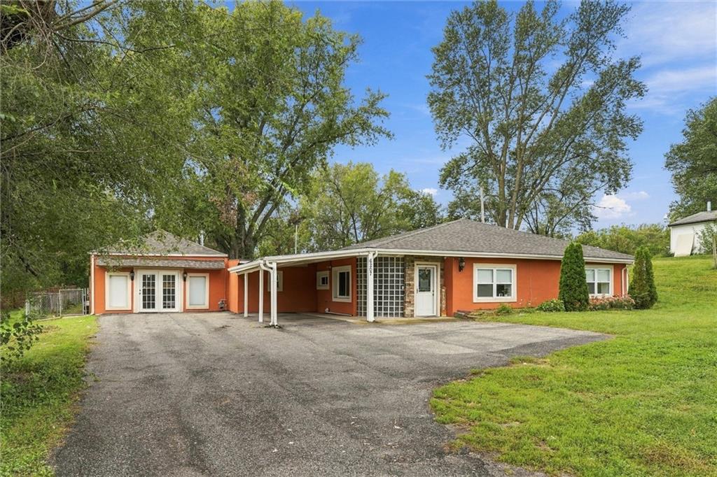 6207 Leavenworth Road Property Photo 3