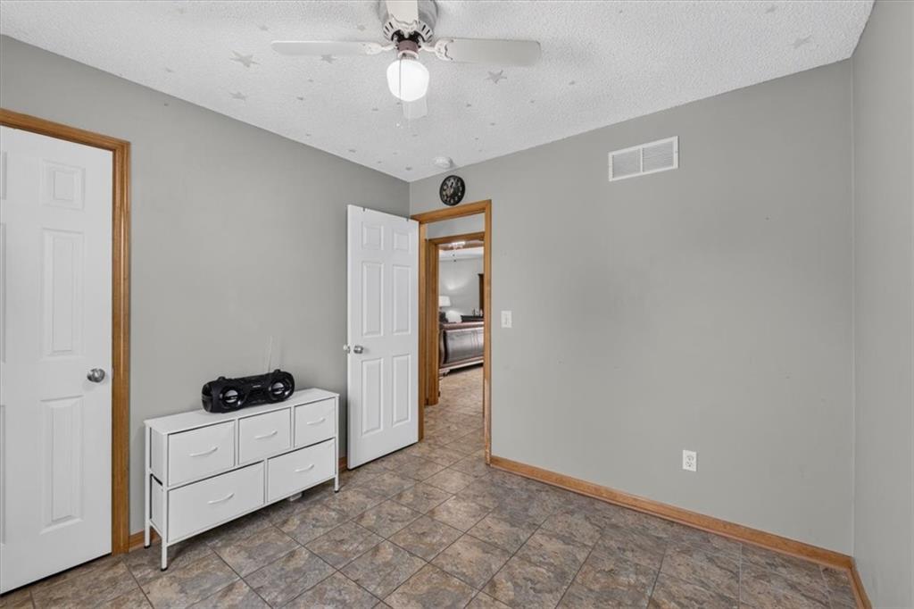 1009 Ne Florence Avenue Property Photo 25