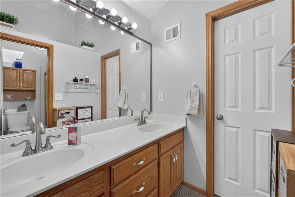 1009 Ne Florence Avenue Property Photo 29