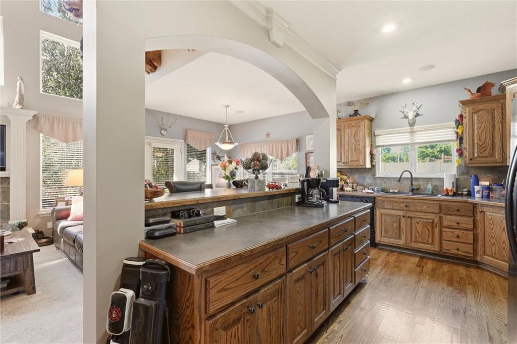 12233 Pine Valley Drive Property Photo 8