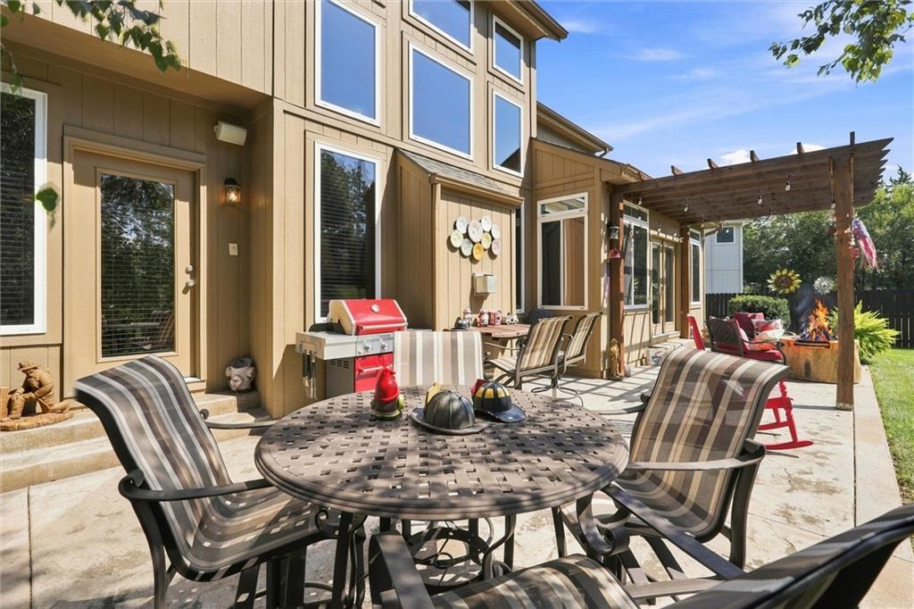 12233 Pine Valley Drive Property Photo 14
