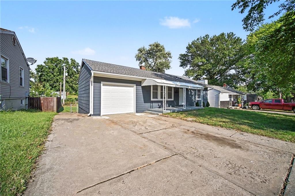 609 N Sunset Drive Property Photo 3