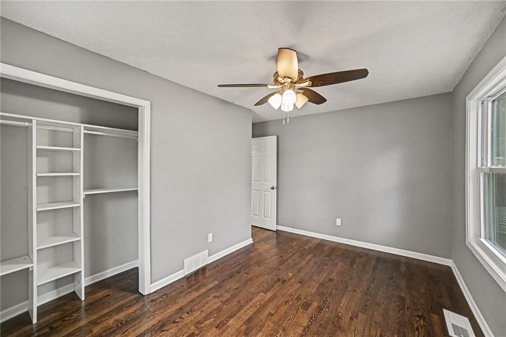 609 N Sunset Drive Property Photo 7