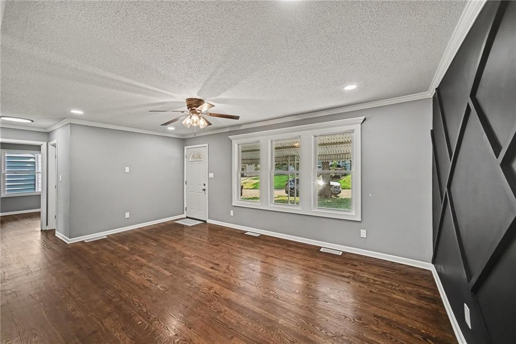 609 N Sunset Drive Property Photo 10