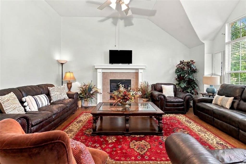 728 S Maple Street Property Photo 4