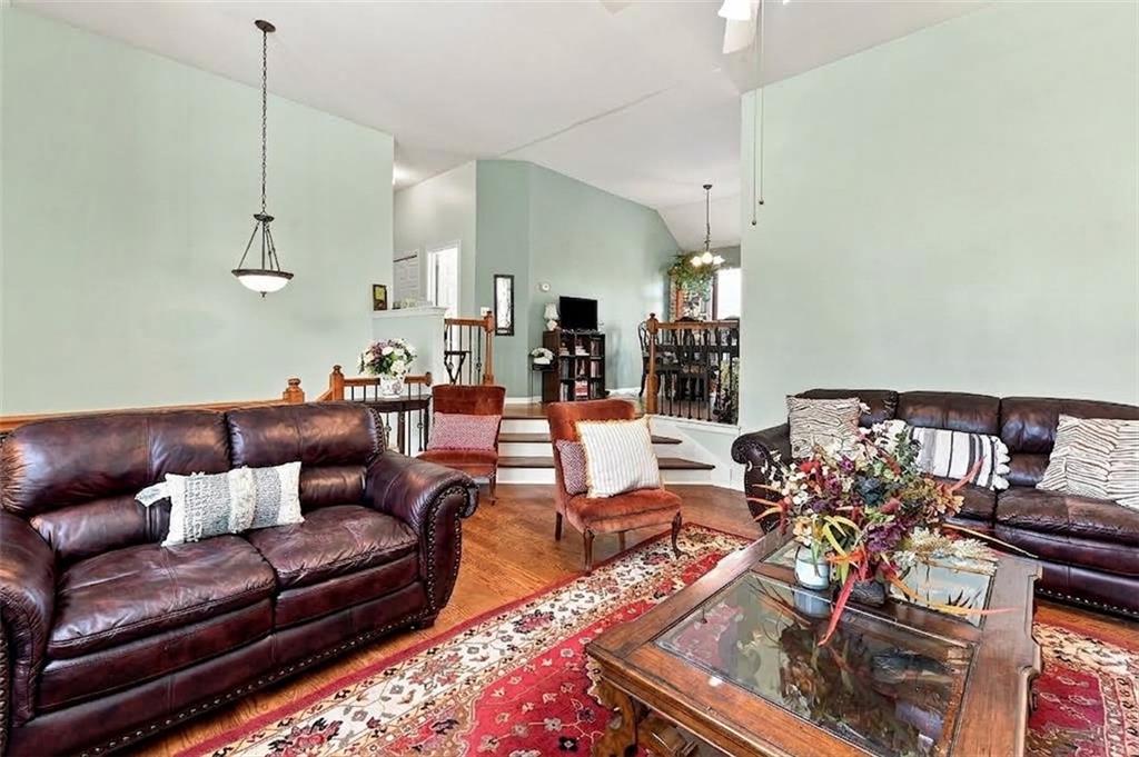 728 S Maple Street Property Photo 5