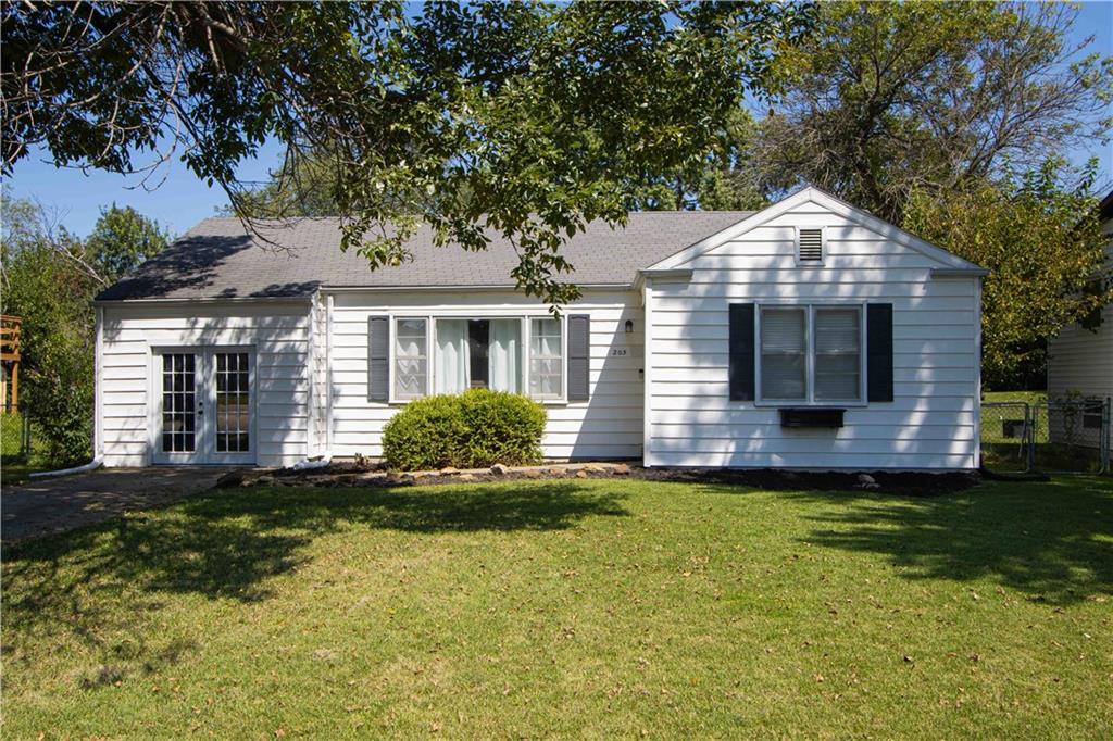 205 Larkin Street Property Photo 1
