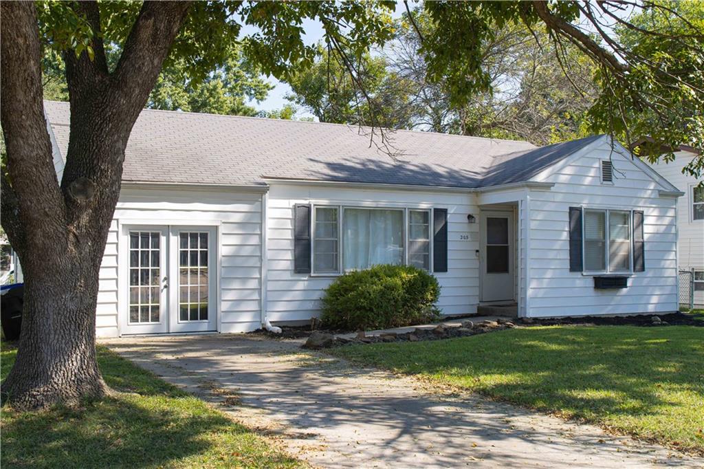 205 Larkin Street Property Photo 3