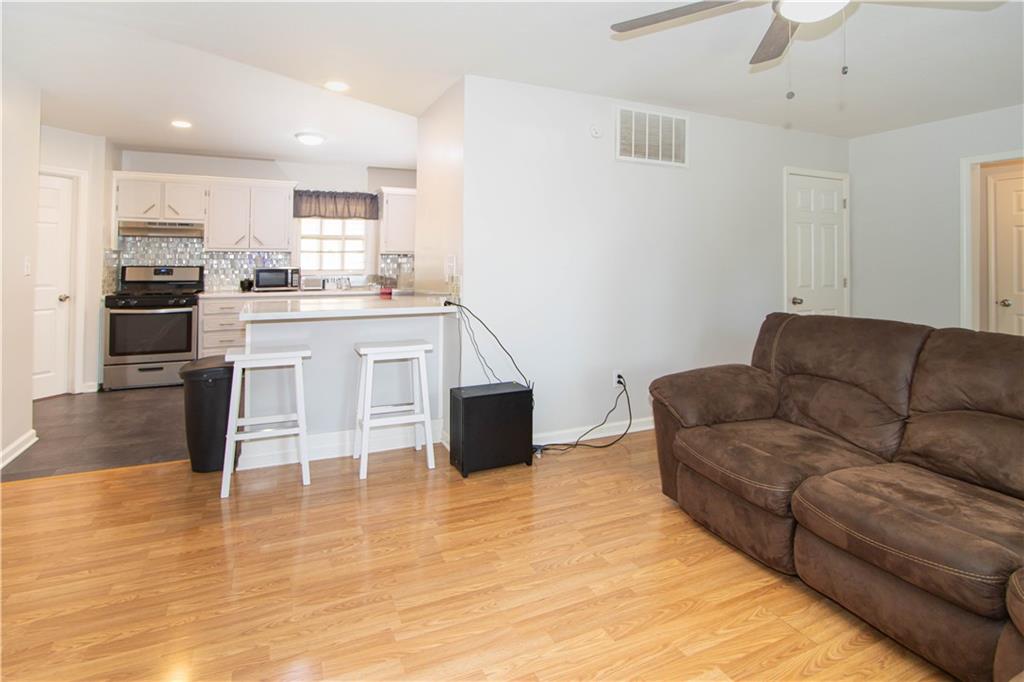 205 Larkin Street Property Photo 10