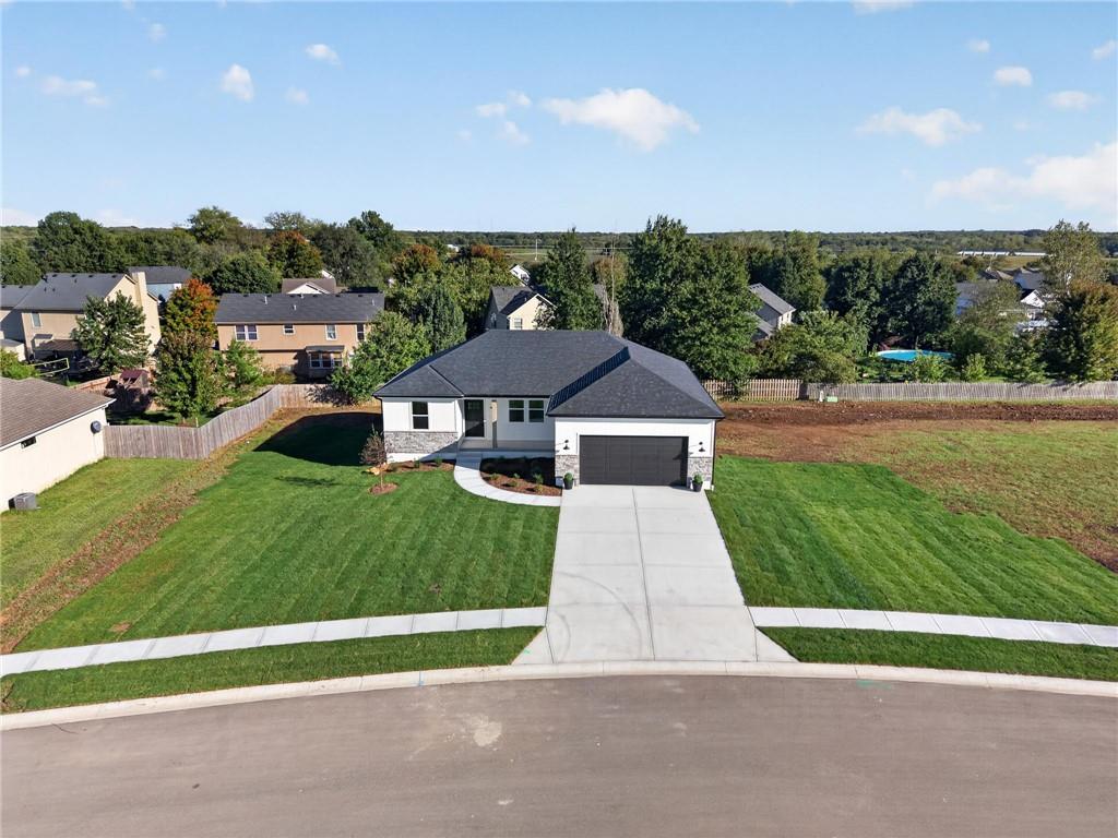 1415 Thomas Drive Property Photo 3