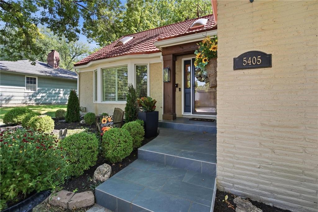 5405 W 80th Street Property Photo 4