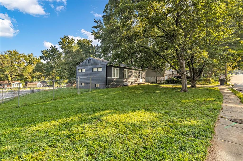 604 W 38th Street Property Photo 3