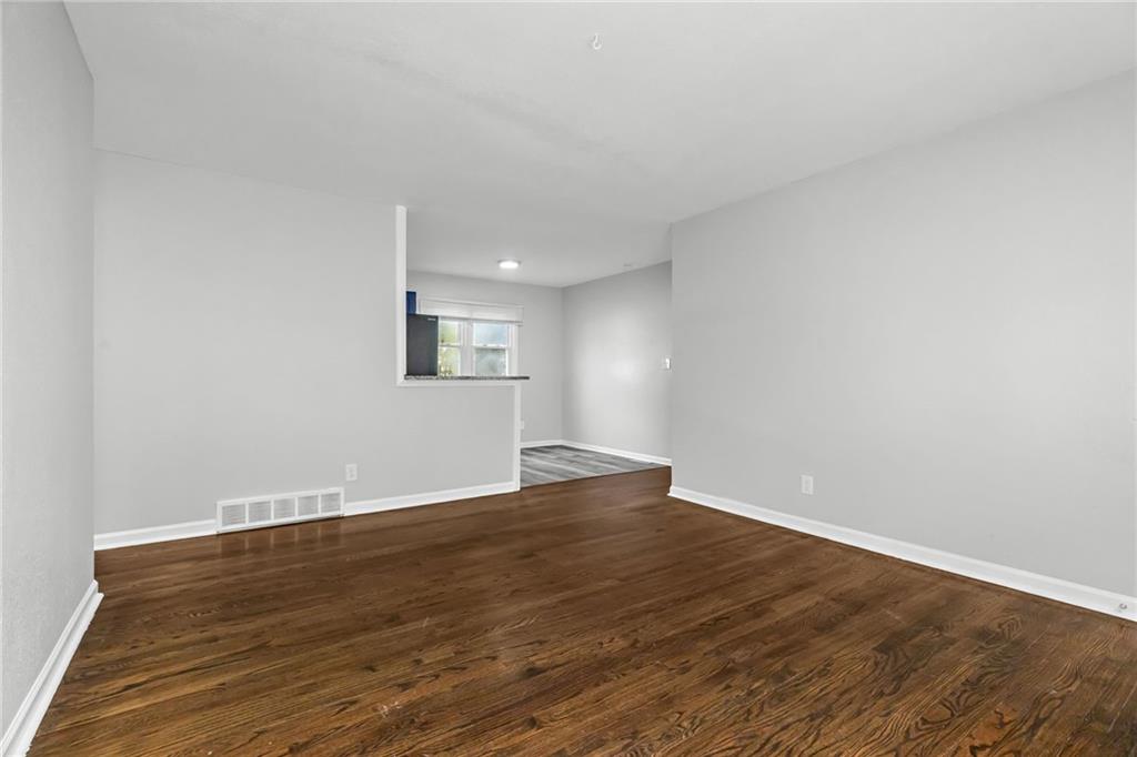 604 W 38th Street Property Photo 7