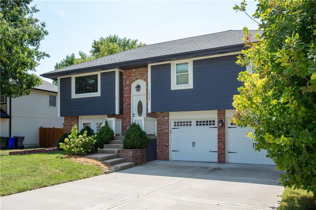 1837 W Chambery Drive Property Photo 3
