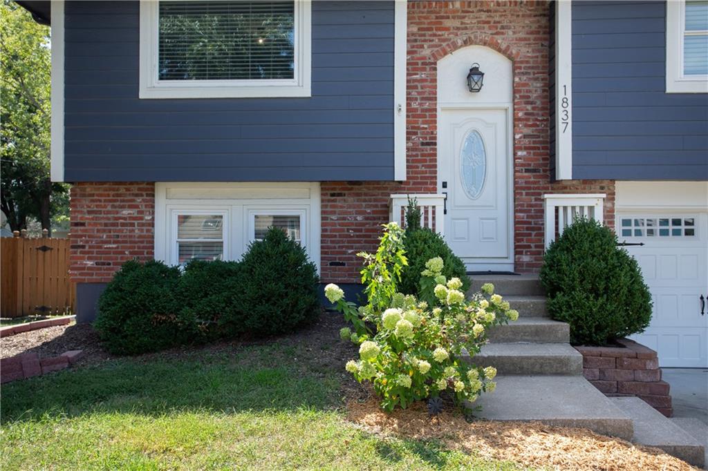 1837 W Chambery Drive Property Photo 4