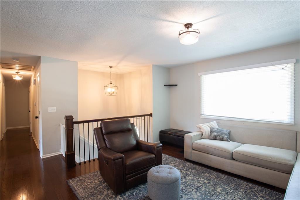 1837 W Chambery Drive Property Photo 9