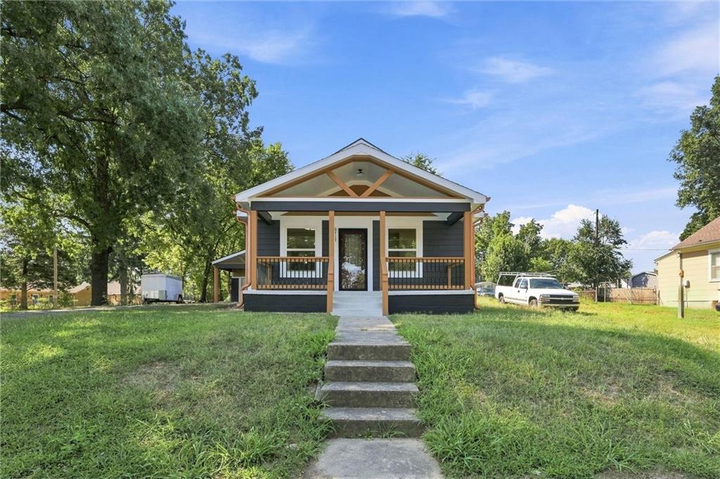 6717 E 18th Street Property Photo 1