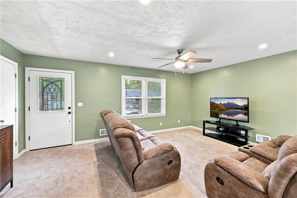 2206 S Park Avenue Property Photo 3