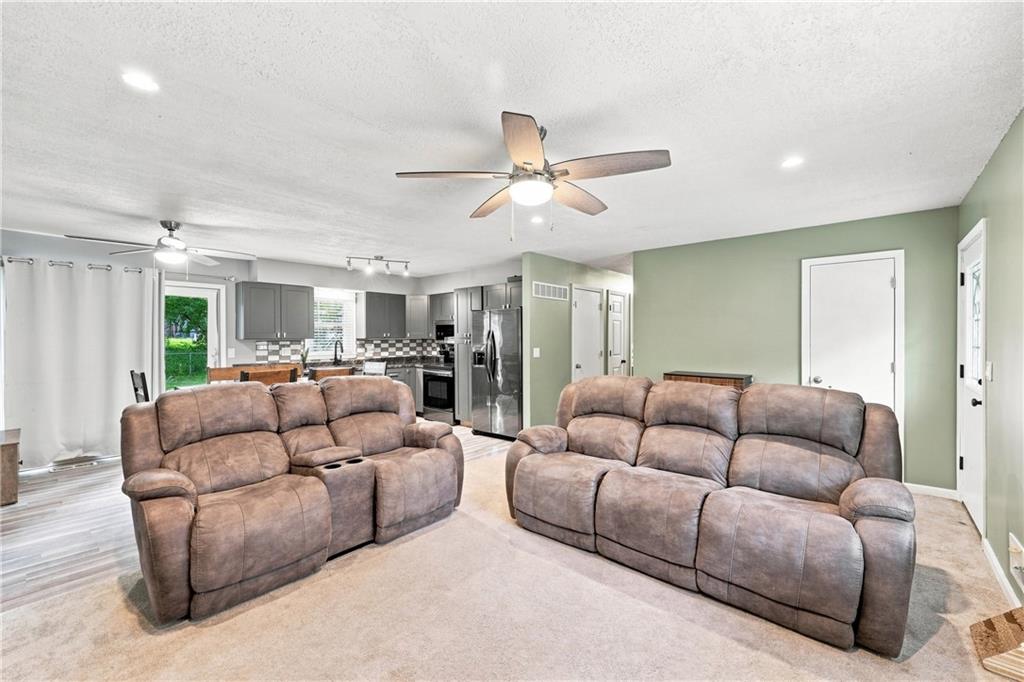 2206 S Park Avenue Property Photo 5