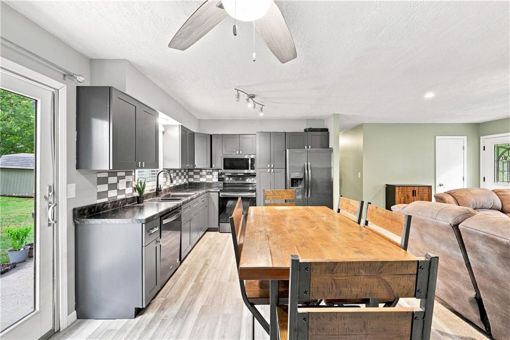 2206 S Park Avenue Property Photo 6