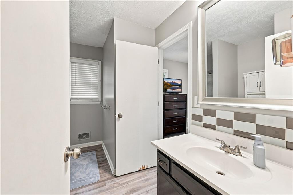 2206 S Park Avenue Property Photo 15