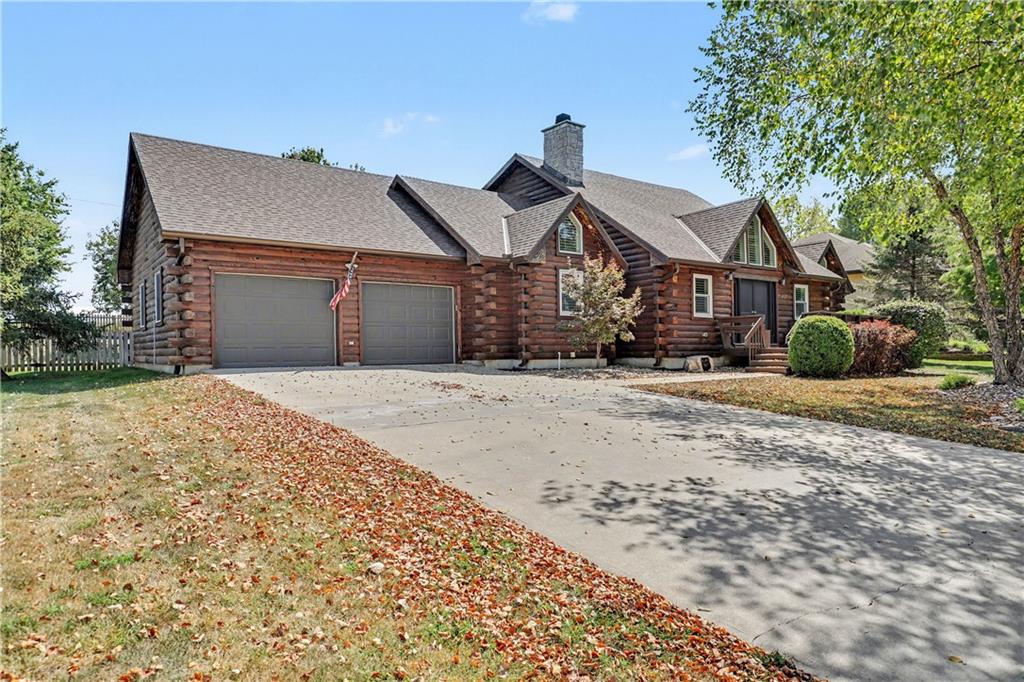 611 N Winnebago Drive Property Photo 3