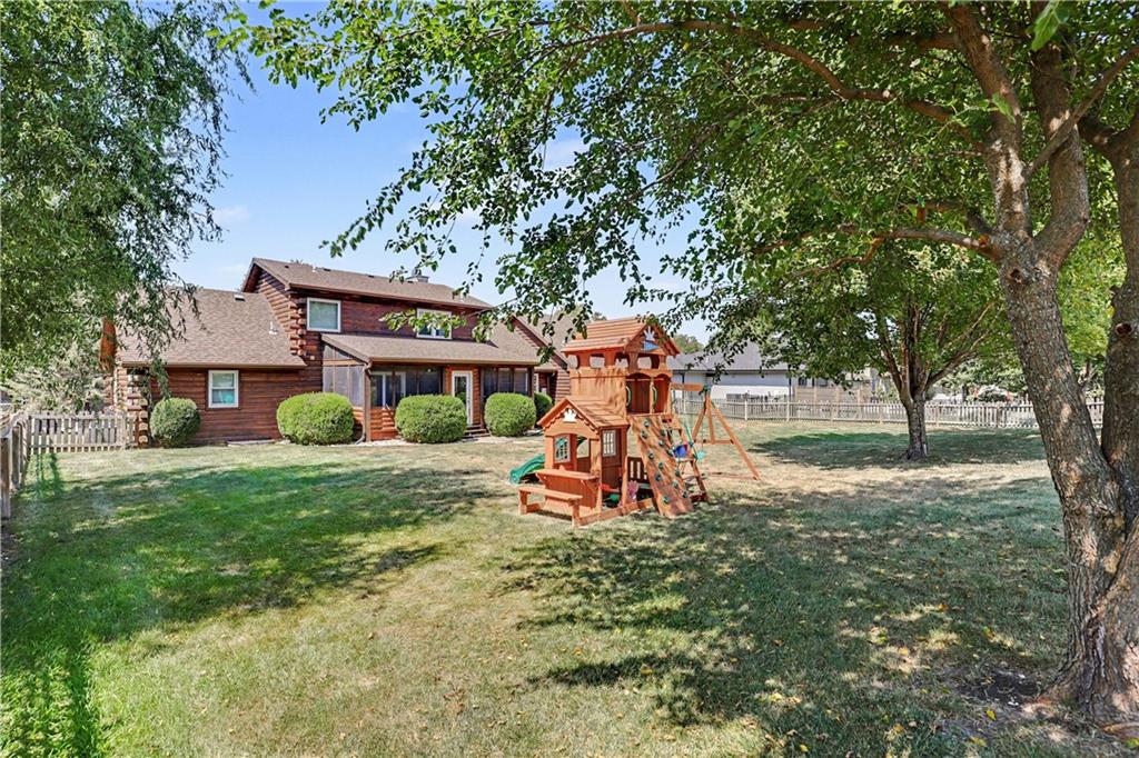 611 N Winnebago Drive Property Photo 7