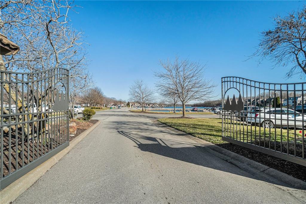 611 N Winnebago Drive Property Photo 14