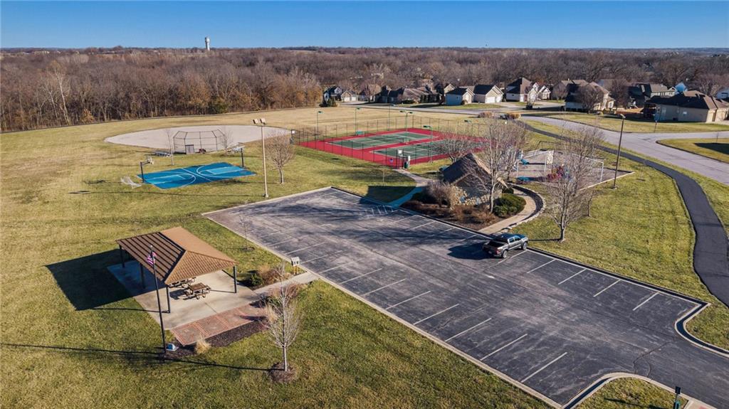 611 N Winnebago Drive Property Photo 28