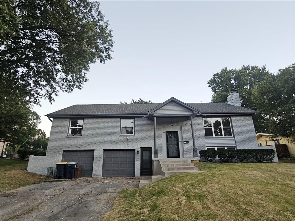 321 E 106th Terrace Property Photo 1