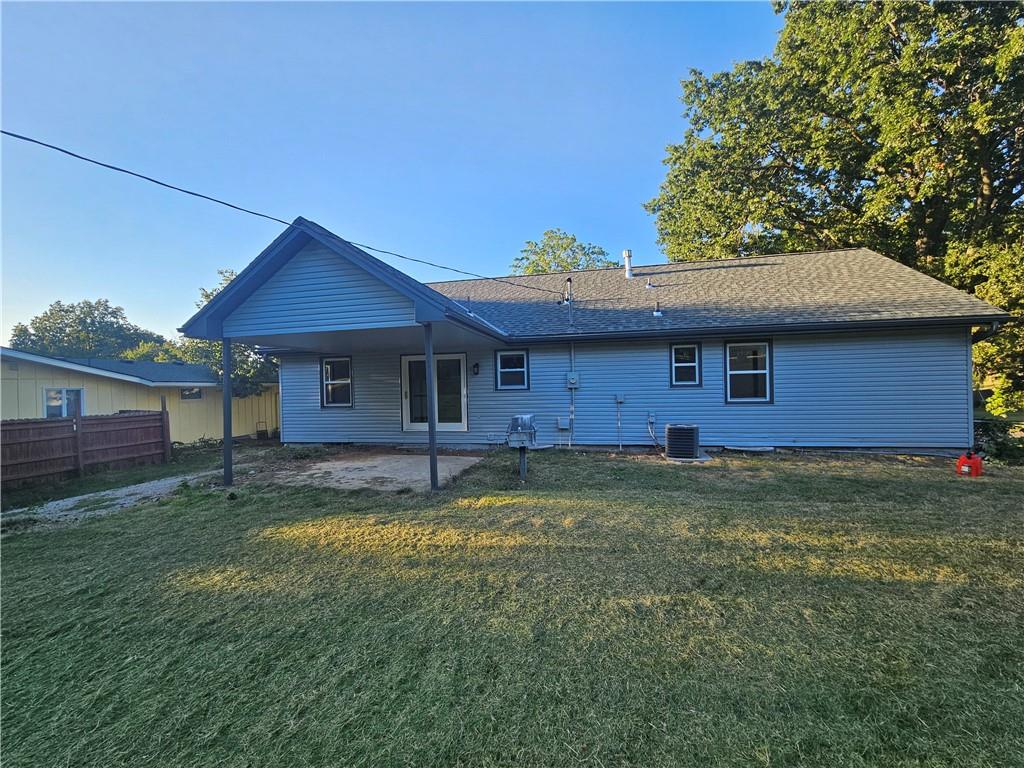 321 E 106th Terrace Property Photo 2
