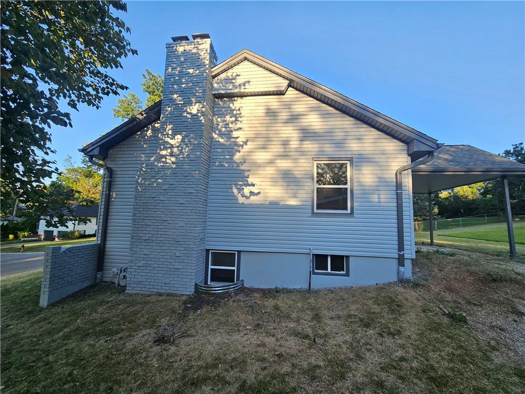 321 E 106th Terrace Property Photo 4