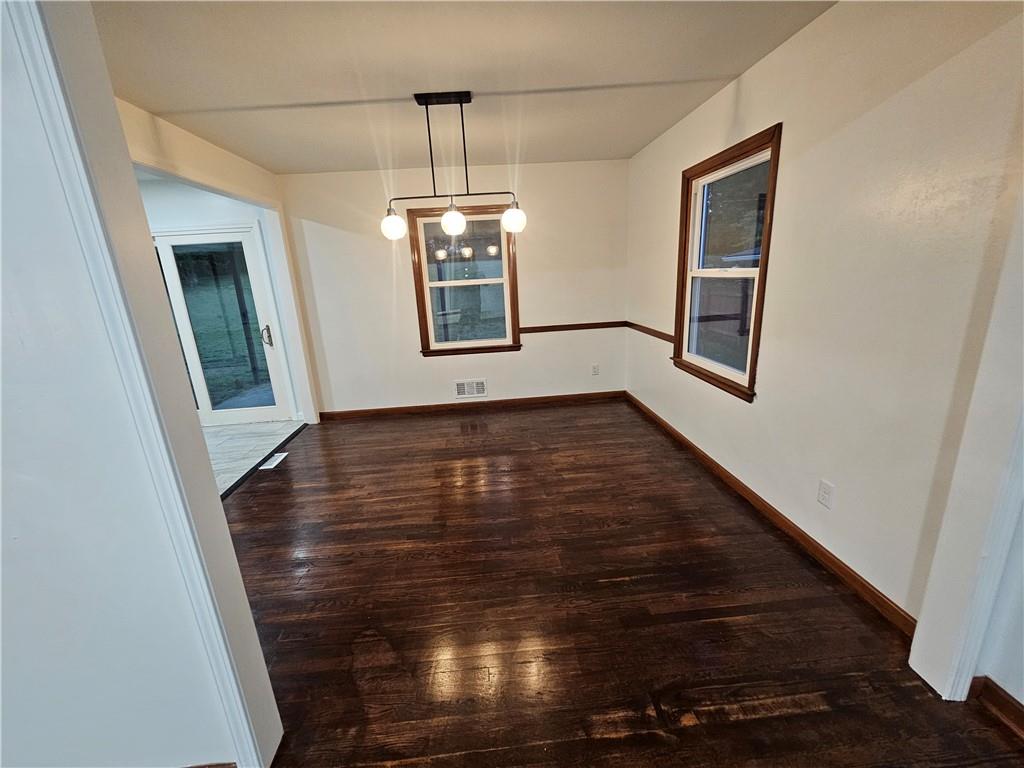 321 E 106th Terrace Property Photo 6
