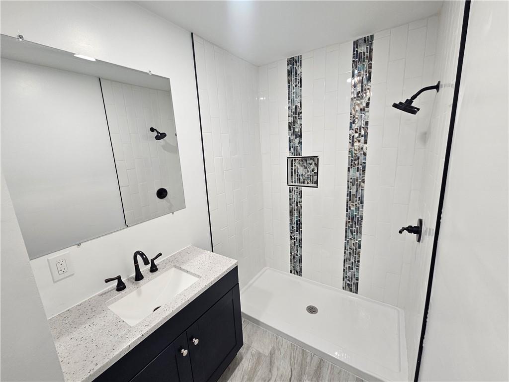 321 E 106th Terrace Property Photo 23