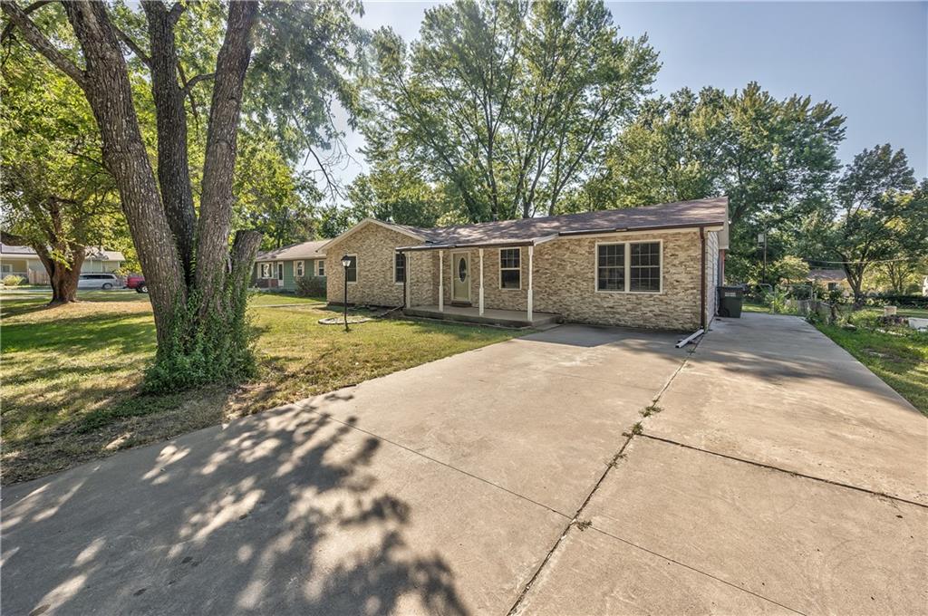 1627 E Glenn Drive Property Photo 3