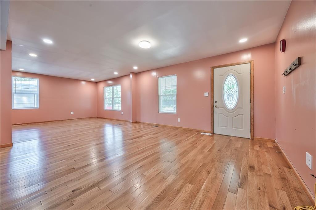 1627 E Glenn Drive Property Photo 4