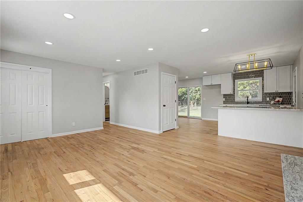 6732 N Madison Avenue Property Photo 4
