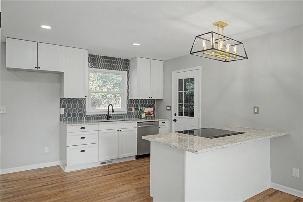 6732 N Madison Avenue Property Photo 7