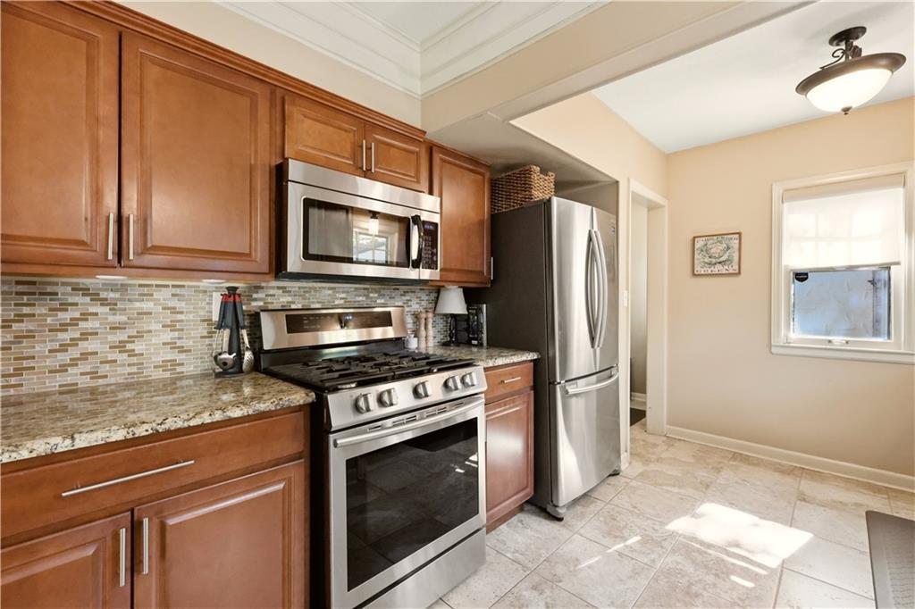 321 E 69th Street Property Photo 19