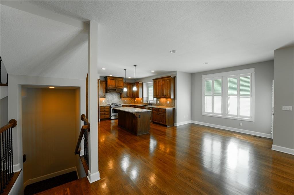 16315 W 171st Street Property Photo 10