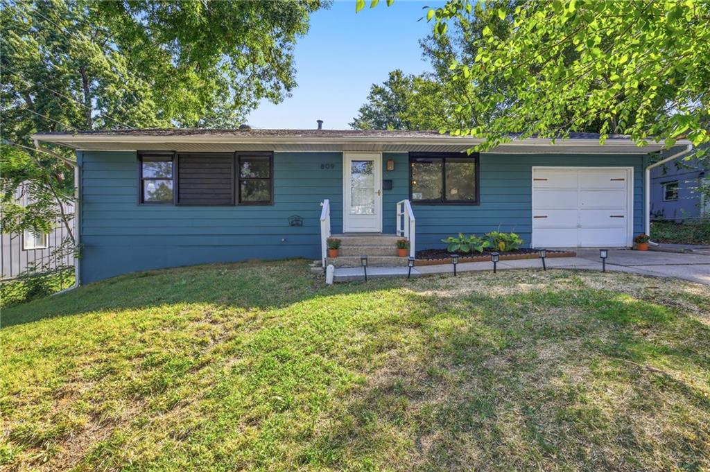 809 N POWAHATAN Drive