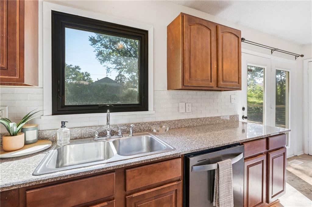 809 N Powahatan Drive Property Photo 11